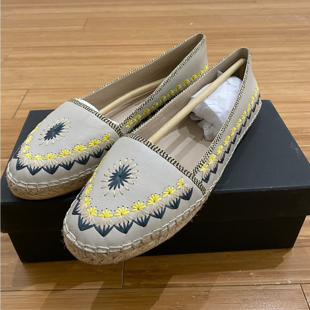 NEW IN BOX House of Harlow 1960 Kole Espadrille Embroidered Loafers Size 9